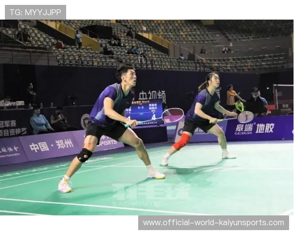 羽毛球滑板救球，前所未见的极致炫技盛宴